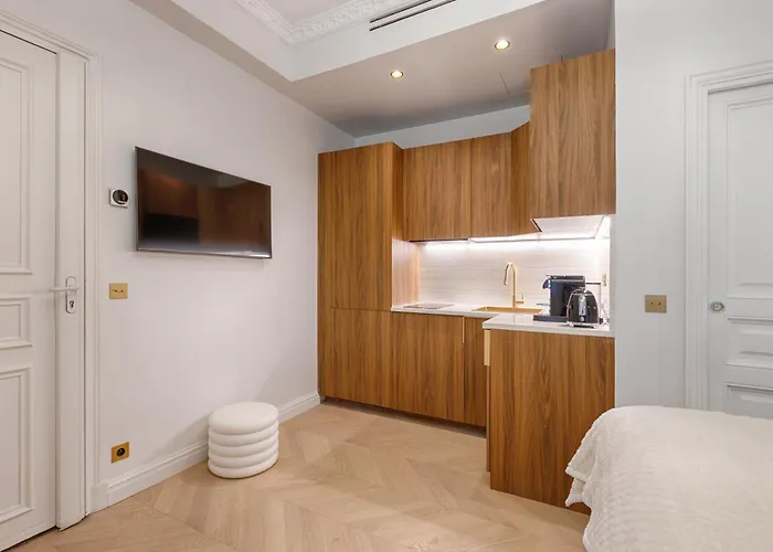 Charming Pied-a-terre Champs-elysee Paris