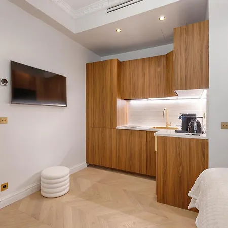 Charming Pied-a-terre Champs-elysee パリ