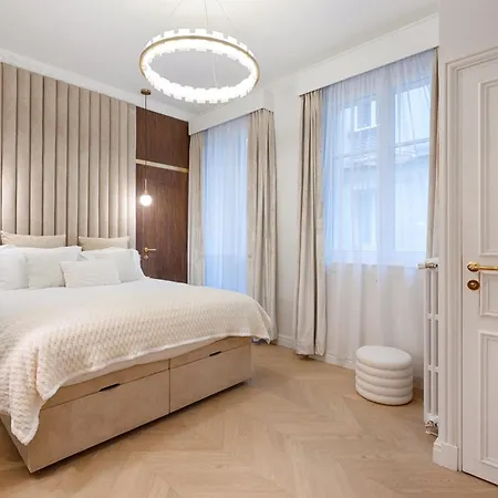 Charming Pied-a-terre Champs-elysee Apartment *