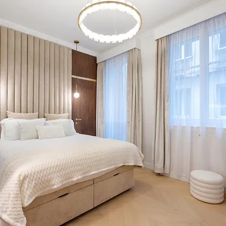 Charming Pied-a-terre Champs-elysee *